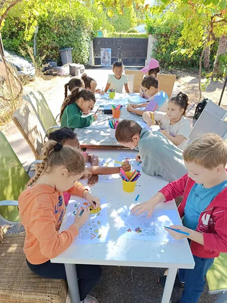 Atelier créatif ludique afin de développer l’imagination et la confiance en soi pour un groupe d'enfants de 8 ans, Peymeinade, By Eugénie